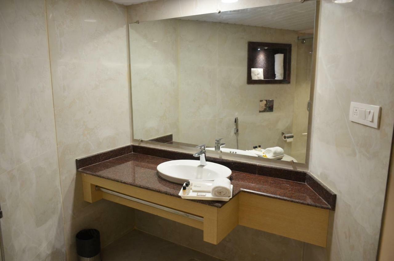 Hotel Radiance Bareilly Exterior foto
